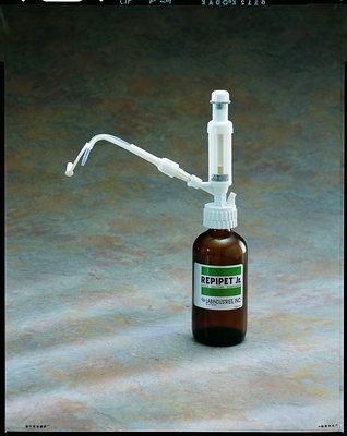 Calibrated Fixed Volume Plastic Dispensers
