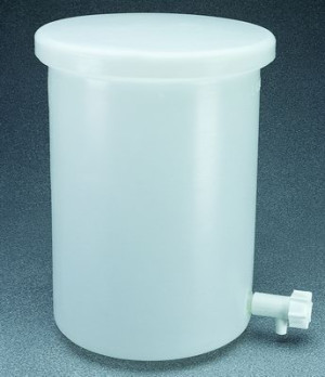 Nalgene™ Polyethylene Tanks with Spigot